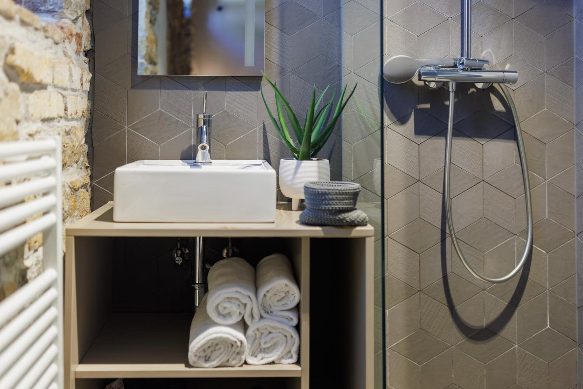 Vila Robida Rooms & Spa Crni Kal Ngoại thất bức ảnh